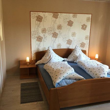 Ferienwohnung Martina Zell an der Mosel Exterior foto