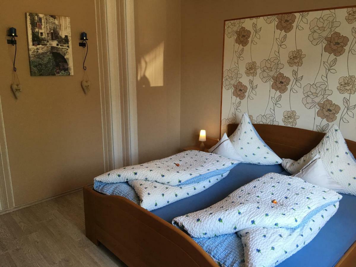 Ferienwohnung Martina Zell an der Mosel Exterior foto